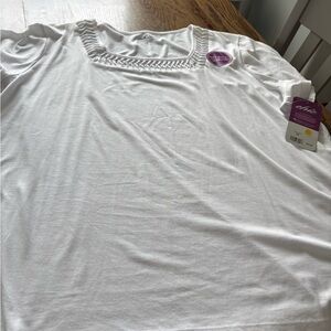 Chic White Short Sleeve Tee